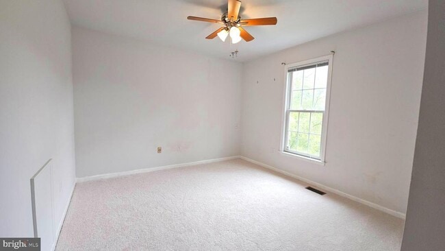 Building Photo - 10 Forest Brook Ct