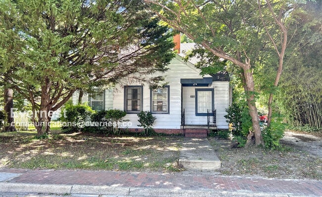 Building Photo - 305 N Boundary St