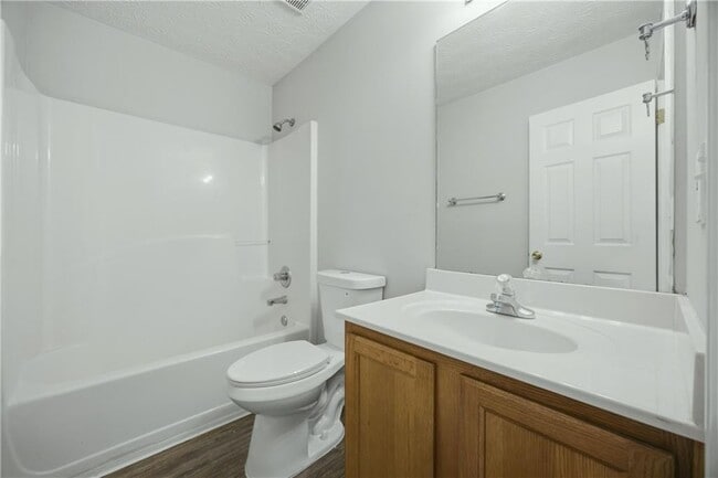 Building Photo - 1002 Pine Isle Ct