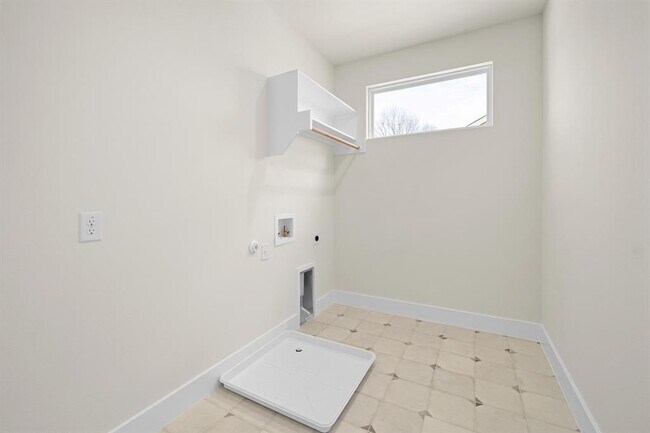 Building Photo - 6107 Richardson Ln