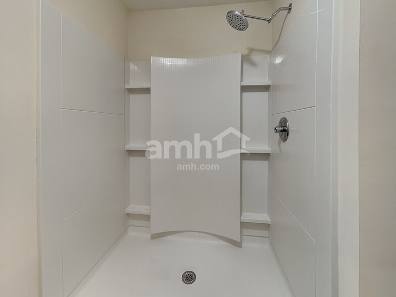 Building Photo - 2515 Beal St