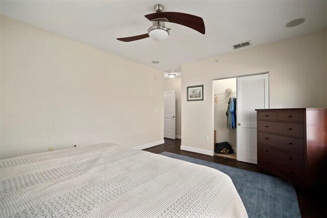 Building Photo - 435 S Oregon Ave