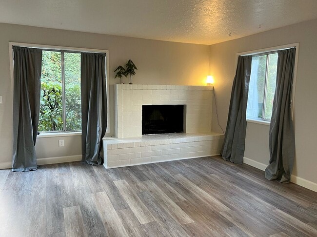 Building Photo - AVAILABLE NOW - VIEW LISTING for SPECIALS!...