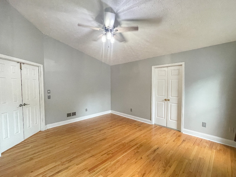 Building Photo - 645 Clearwater Pl