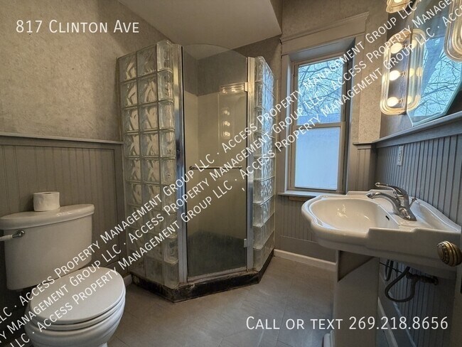 Building Photo - 817 Clinton Ave