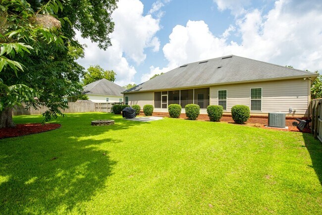 Building Photo - Spacious 4-Bedroom, 3-Bath Home with Large Screened-In Porch & Modern Features in Hahira, GA