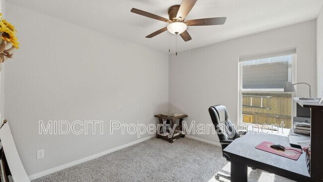 Building Photo - 1116 RIVER WOOD