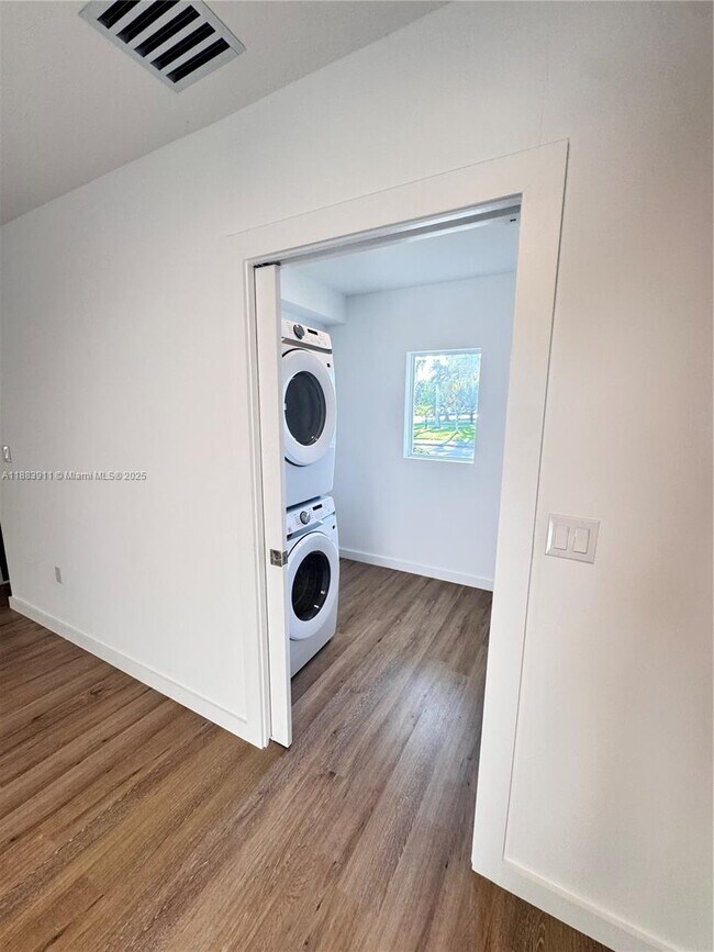 Building Photo - 18395 SW 103rd Ct