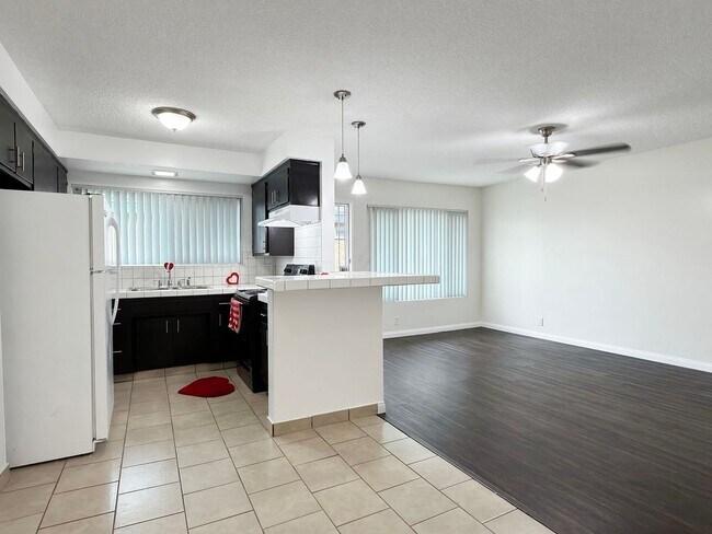 Interior Photo - LB1415