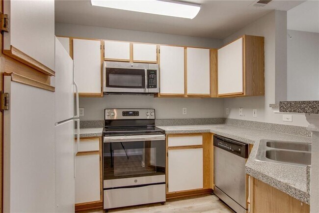 Building Photo - 2320 Gracy Farms Ln
