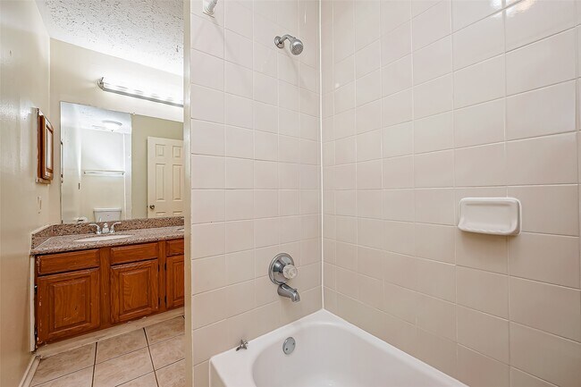 Building Photo - 1490 Hunters Park Dr