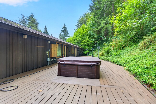 Building Photo - Mid-Century Gem with Hot Tub, Large Deck, and Bonus Rooms in Issaquah – 4 Bed, 3 Bath, 2,940 Sq Ft