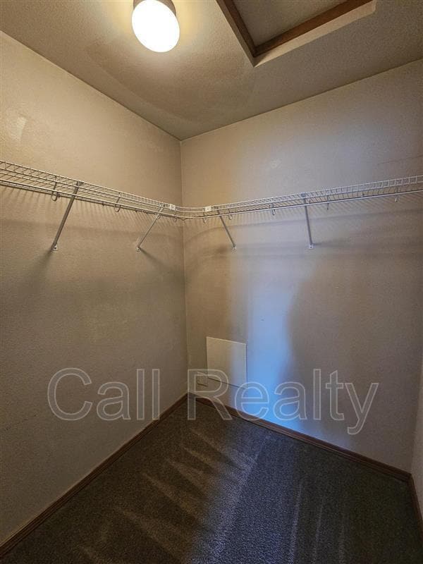 Building Photo - 1506 E Vanetta Ave