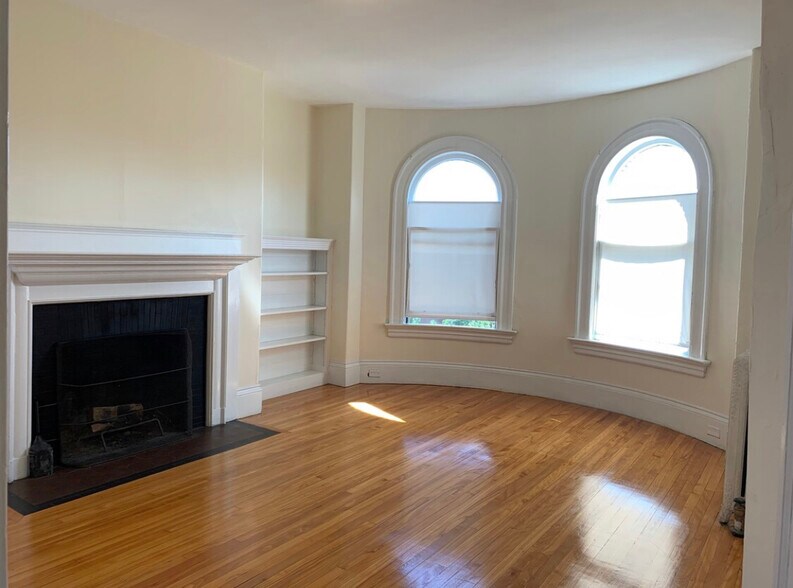 Primary Photo - 2 Ware St