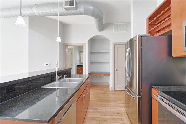 Building Photo - 1901 Post Oak Blvd