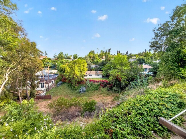 Building Photo - 20520 Rhoda St