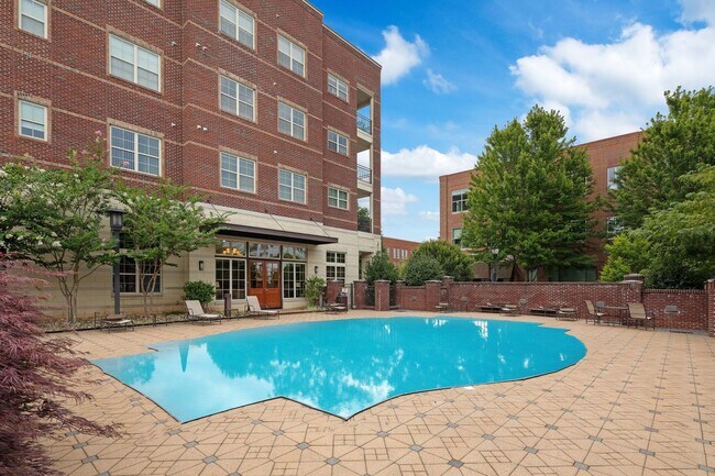 Building Photo - Biltmore Park Townhouse