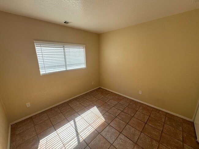 Building Photo - 3 Bedroom - 2 Bath - 1300 Sq. Ft. Home - Tucson