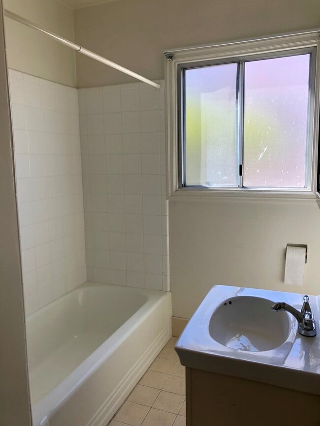 Building Photo - Great 3 Bedroom 2 Bath House in Old Town M...