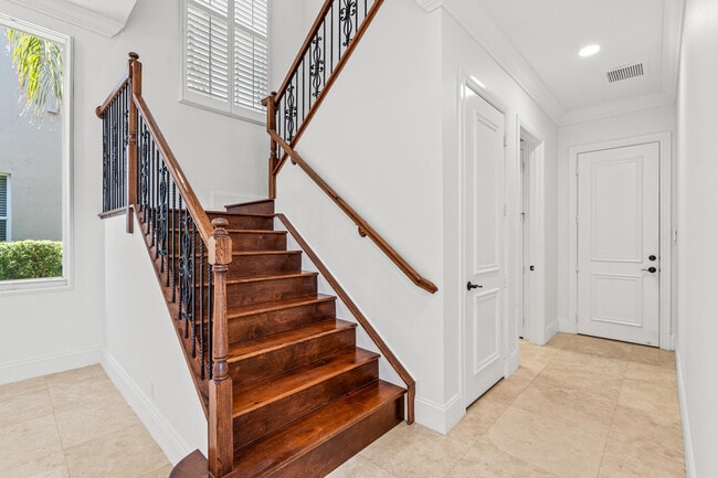 Building Photo - 17550 Circle Pond Ct