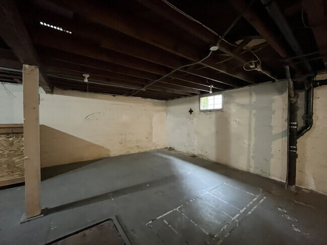 Building Photo - Charming 4-Bedroom Portland Home with Spac...