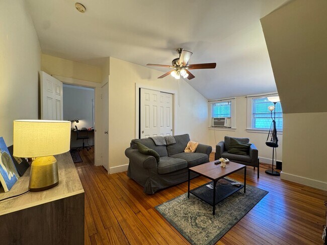 Building Photo - Spacious 2-Bedroom, 2-Bath in East Rock – Newly Renovated!