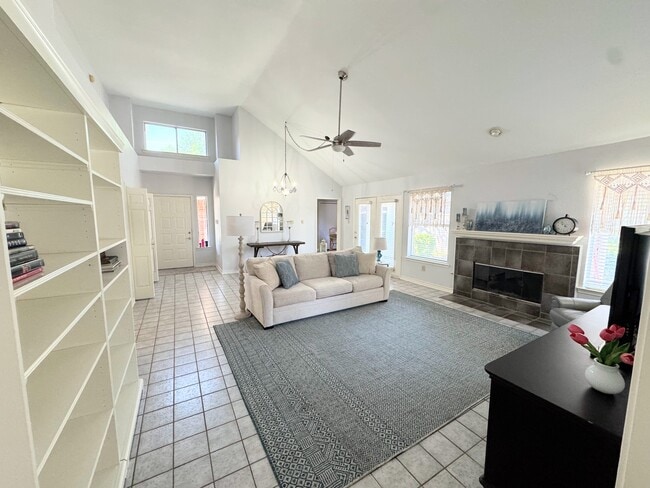 Building Photo - 9809 Lakewood Ct