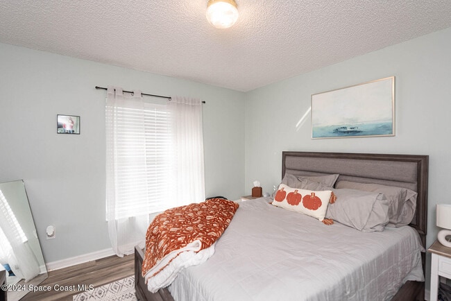 Building Photo - 721 Taluga Ave SE