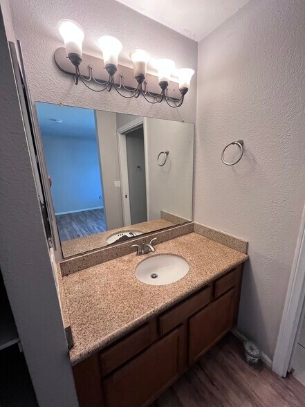 Building Photo - 432 Edgehill Ln