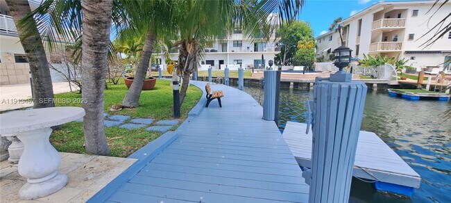 Building Photo - 468 Golden Isles Dr