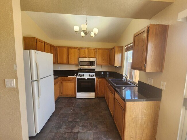 Building Photo - Two Bedroom Home with Two Car Garage