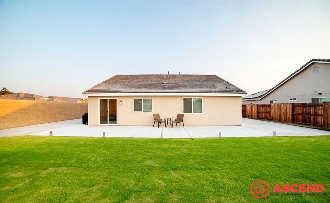 Building Photo - Modern 3 Bed / 2 Bath Home in Bakersfield – Garage + Full Appliance Package