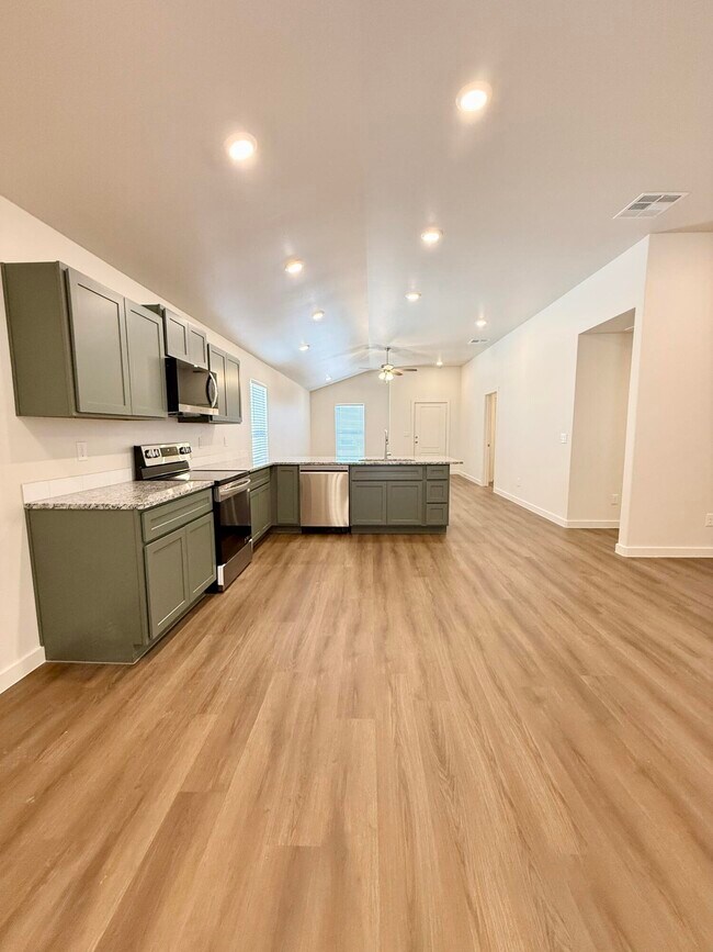 Building Photo - 2130 Langford Ave