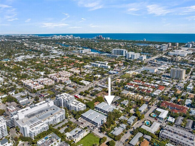 Building Photo - 921 NE 17th Terrace