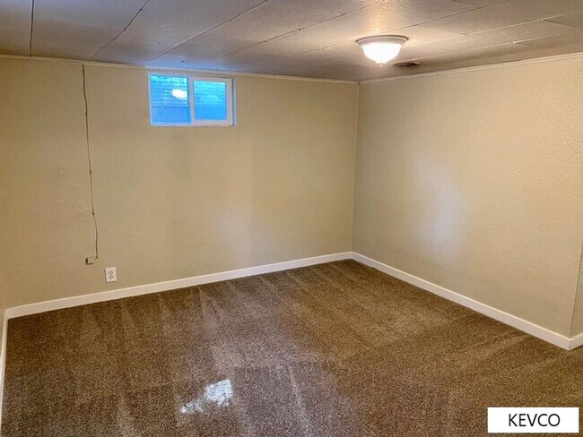 Building Photo - Sizable House on Remington!