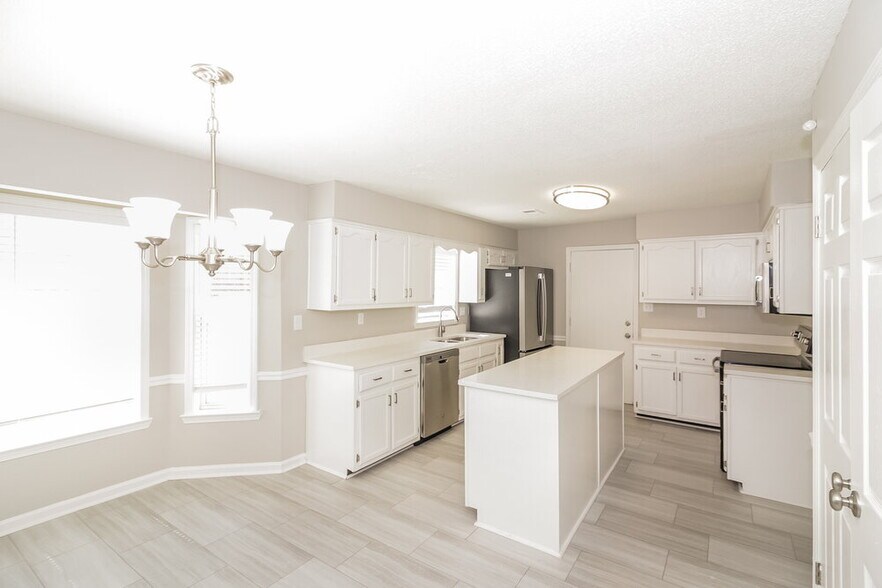 Building Photo - 8685 Rhonda Cir S