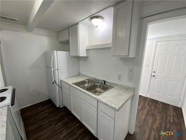 Building Photo - 911 N Penelope St