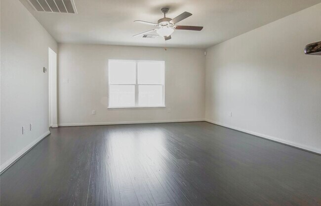 Building Photo - 22622 Cloverland Field Dr