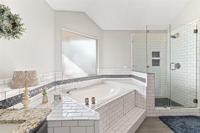 Building Photo - 2224 Carriage Hill
