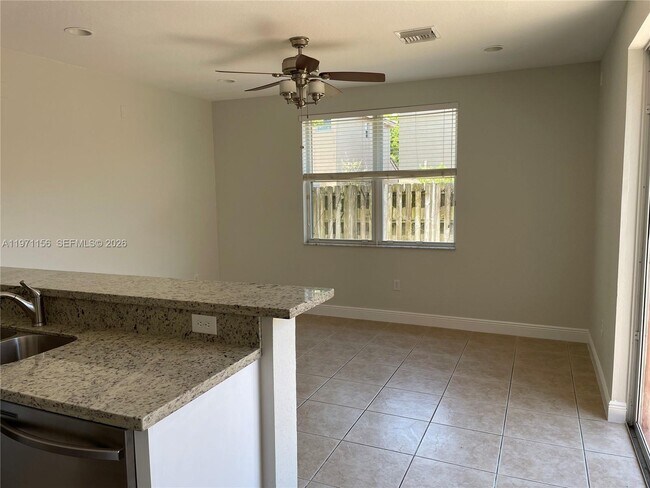 Building Photo - 2041 SE 15th St