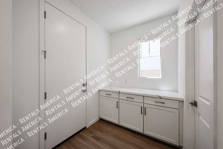 Building Photo - 2484 W Rowel Rd