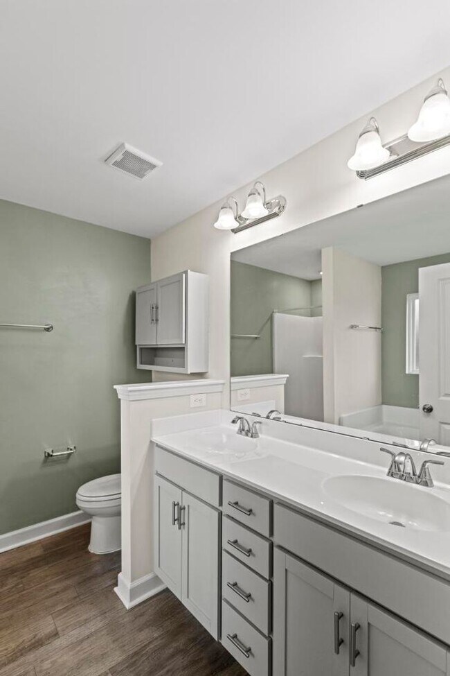 Building Photo - 514 Isaac Br Dr