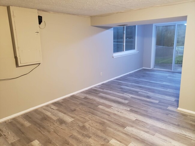 Building Photo - 4054 Mt Royal Blvd