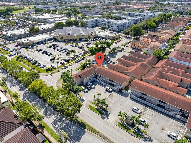 Building Photo - 2560 W 60th St