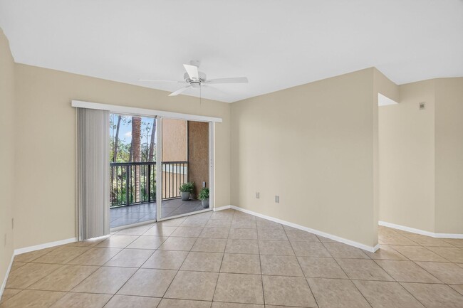 Building Photo - 1/1 Condo with Screened-in Balcony in Resort Style Community, Move in Ready!