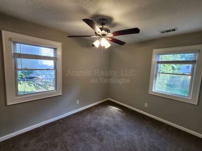 Building Photo - 2648 Santa Monica Dr NW