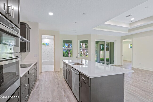 Building Photo - 2894 Hardy Ave