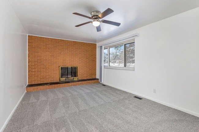 Building Photo - Newly Renovated