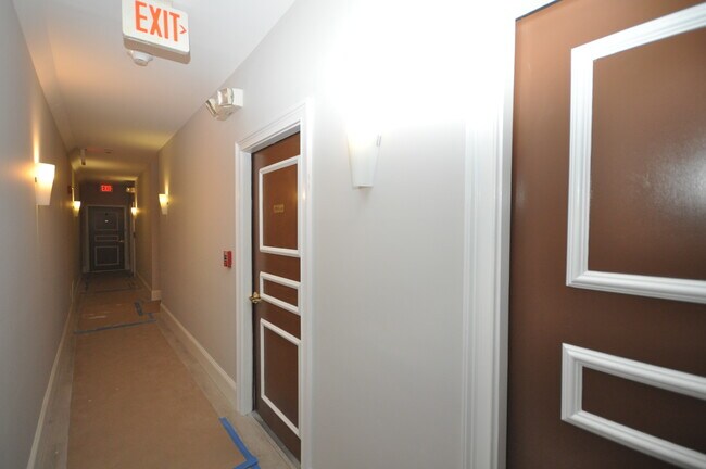 Building Photo - 120 W 7th St