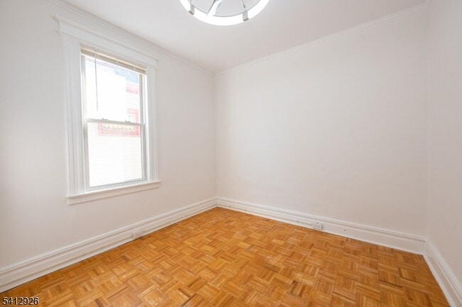 Building Photo - 24 Llewellyn Ave